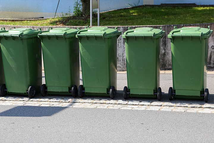 Service Trash Can Cleaning